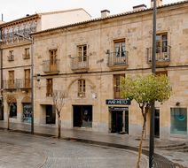Ikonik Plaza Mercado Exterior