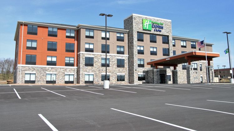 Holiday Inn Express & Suites Clarion Exterior