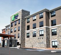 Holiday Inn Express & Suites Clarion Exterior