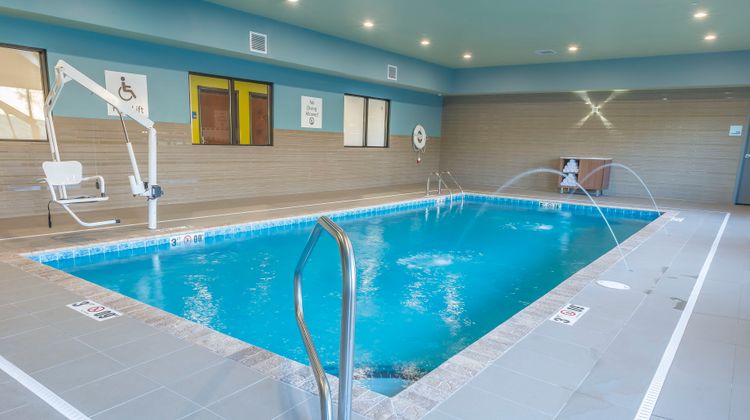 Holiday Inn Express & Suites Clarion Pool