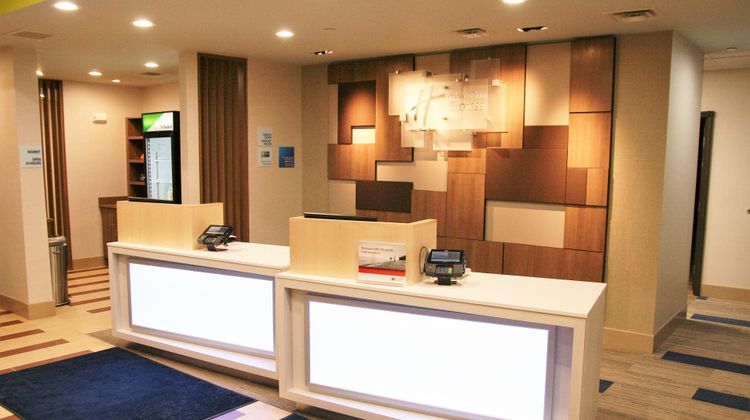 Holiday Inn Express & Suites Clarion Lobby