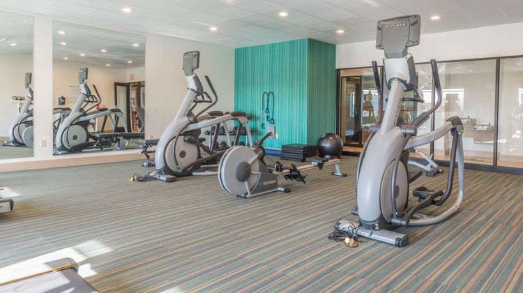 Holiday Inn Express & Suites Clarion Health Club