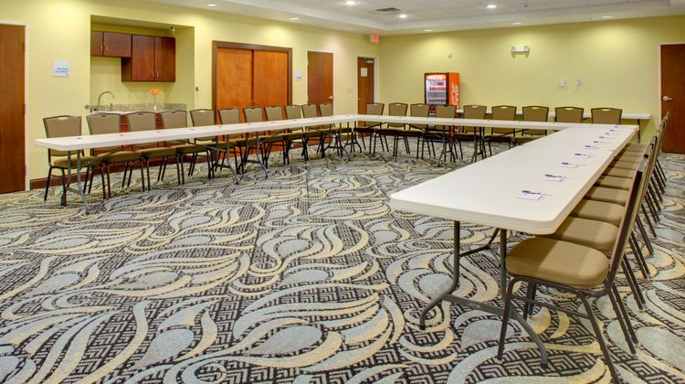 Holiday Inn Express & Sts Cross Lanes Meeting