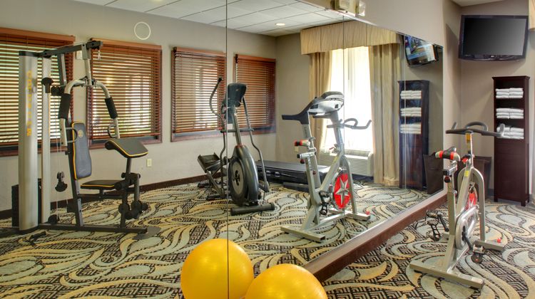 Holiday Inn Express & Sts Cross Lanes Health Club