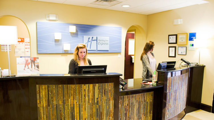 Holiday Inn Express & Suites Havelock Lobby