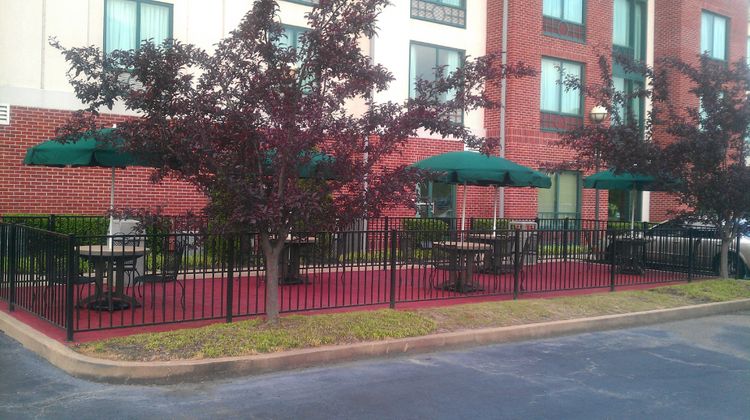 Holiday Inn Express Hotel & Suites Exterior