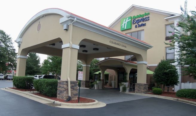 Holiday Inn Express & Suites Sanford Exterior