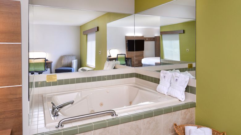 <b>Holiday Inn Express Hotel & Suites Suite</b>. Images powered by <a href="https://www.leonardoworldwide.com/" title="Leonardo Worldwide" target="_blank">Leonardo</a>.