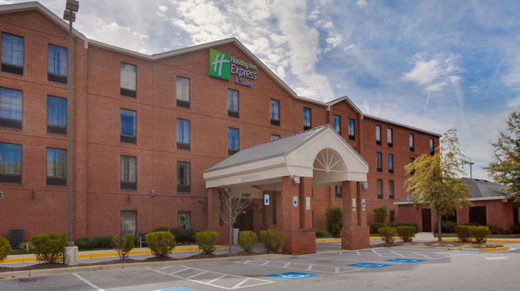 Holiday Inn Express & Suites Exterior