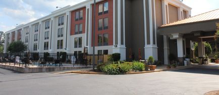 Holiday Inn Express Forsyth Exterior