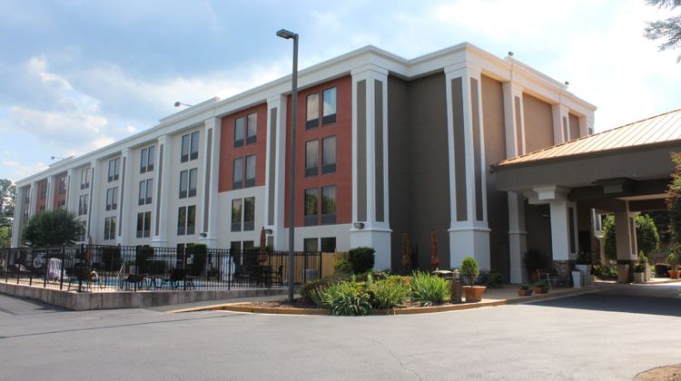 Holiday Inn Express Forsyth Exterior