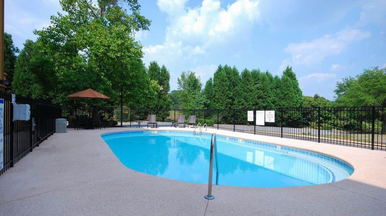 Holiday Inn Express Forsyth Pool