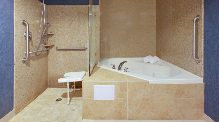 Holiday Inn Houston East-Channelview Room