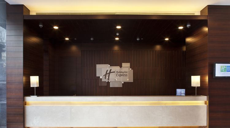 Holiday Inn Express Dongzhimen Exterior