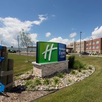 Holiday Inn Express & Suites, Monroe