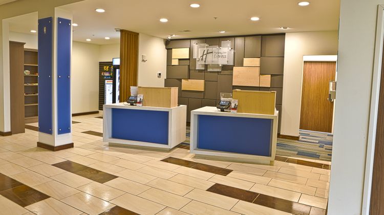 Holiday Inn Express & Suites, Monroe Exterior