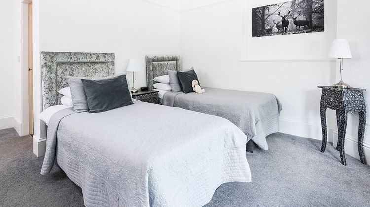 Atholl Arms Hotel Room