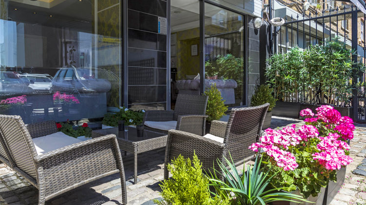 Hotel Shepherds Bush London Exterior