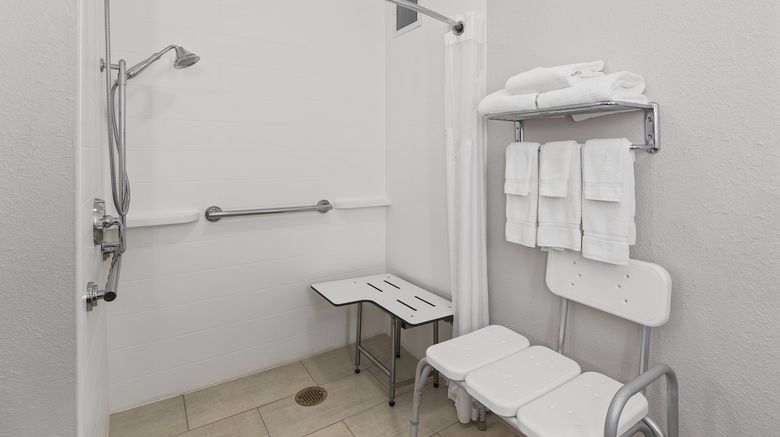 <b>Holiday Inn Express Byron Room</b>. Images powered by <a href="https://www.leonardoworldwide.com/" title="Leonardo Worldwide" target="_blank">Leonardo</a>.
