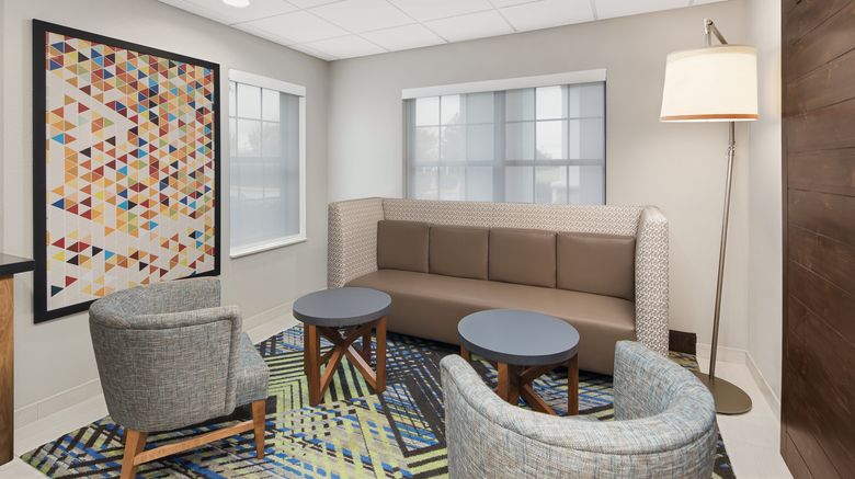 <b>Holiday Inn Express Byron Lobby</b>. Images powered by <a href="https://www.leonardoworldwide.com/" title="Leonardo Worldwide" target="_blank">Leonardo</a>.