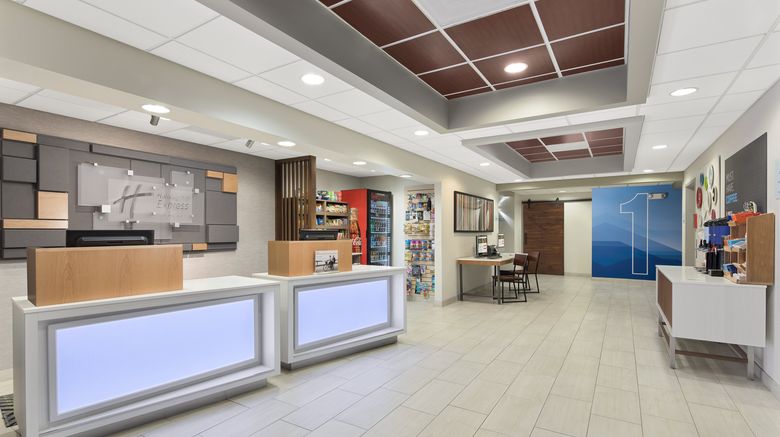 <b>Holiday Inn Express Byron Lobby</b>. Images powered by <a href="https://www.leonardoworldwide.com/" title="Leonardo Worldwide" target="_blank">Leonardo</a>.