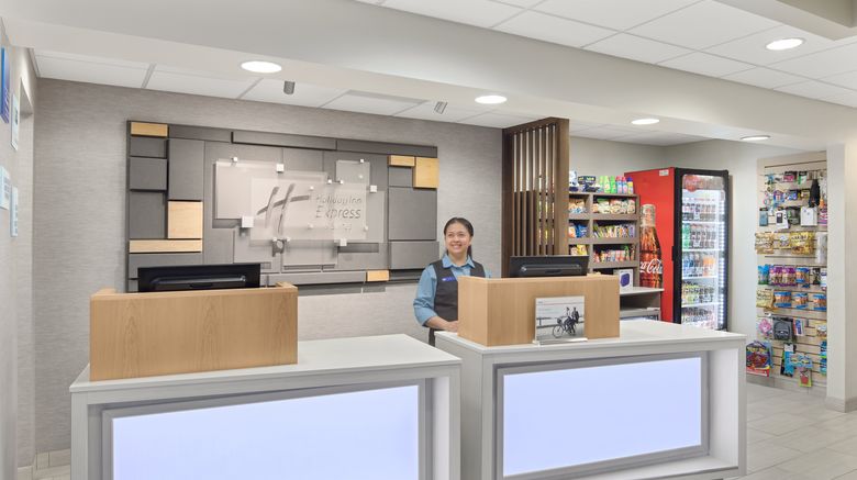 <b>Holiday Inn Express Byron Lobby</b>. Images powered by <a href="https://www.leonardoworldwide.com/" title="Leonardo Worldwide" target="_blank">Leonardo</a>.