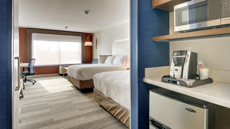 Holiday Inn Express & Suites Galesburg Suite