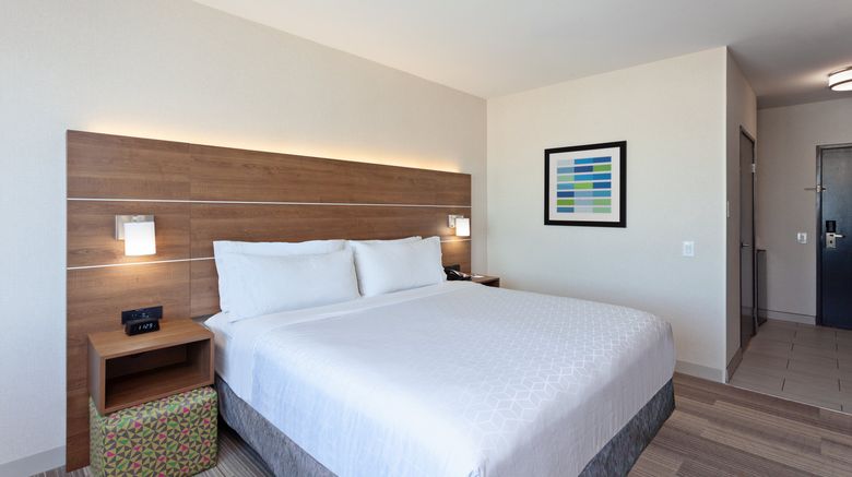 <b>Holiday Inn Express Los Angeles Room</b>. Images powered by <a href="https://www.leonardoworldwide.com/" title="Leonardo Worldwide" target="_blank">Leonardo</a>.