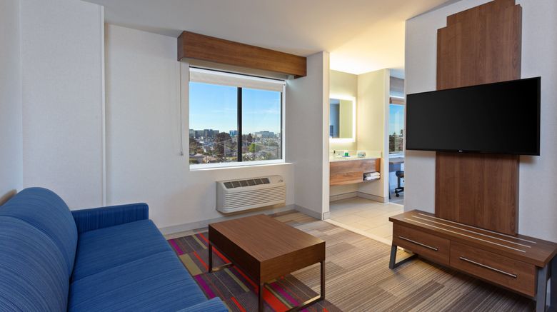 <b>Holiday Inn Express Los Angeles Suite</b>. Images powered by <a href="https://www.leonardoworldwide.com/" title="Leonardo Worldwide" target="_blank">Leonardo</a>.