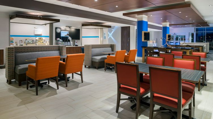 Holiday Inn Express & Suites Medina Lobby