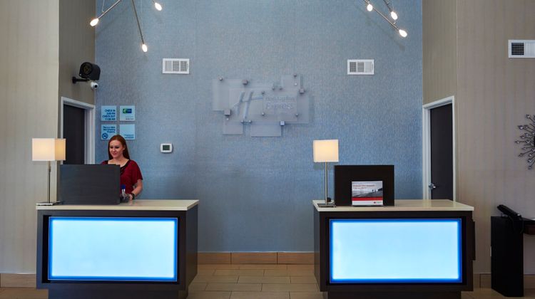 Holiday Inn Express Lobby