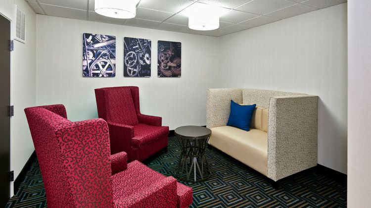 Holiday Inn Express Lobby