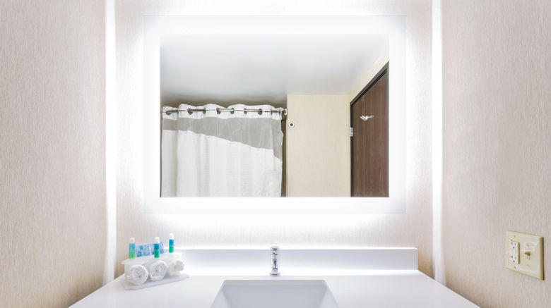 <b>Holiday Inn Express Room</b>. Images powered by <a href="https://www.leonardoworldwide.com/" title="Leonardo Worldwide" target="_blank">Leonardo</a>.