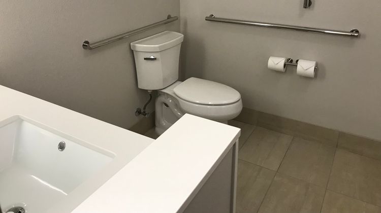 Holiday Inn Express & Suites-Medical Ctr Room
