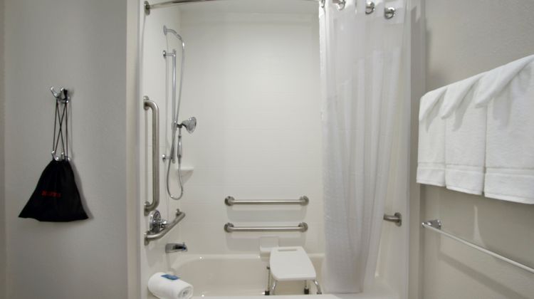 Holiday Inn Express/Suites Columbus N Room