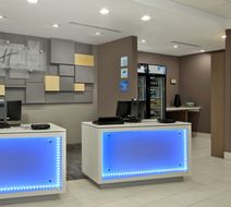 Holiday Inn Express/Suites Columbus N Lobby
