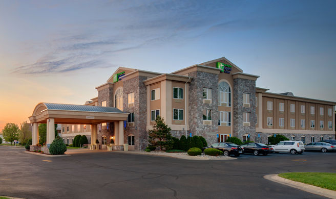 Holiday Inn Express & Suites Exterior