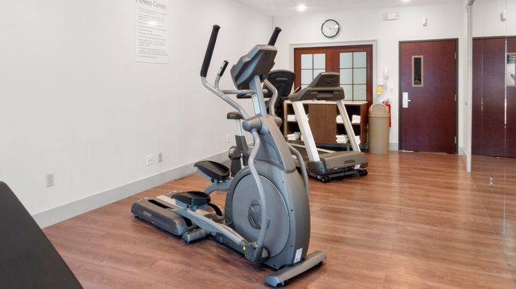 Holiday Inn Express Hotel & Suites Health Club