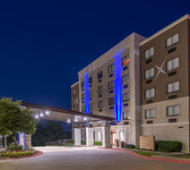 Holiday Inn Express Exterior