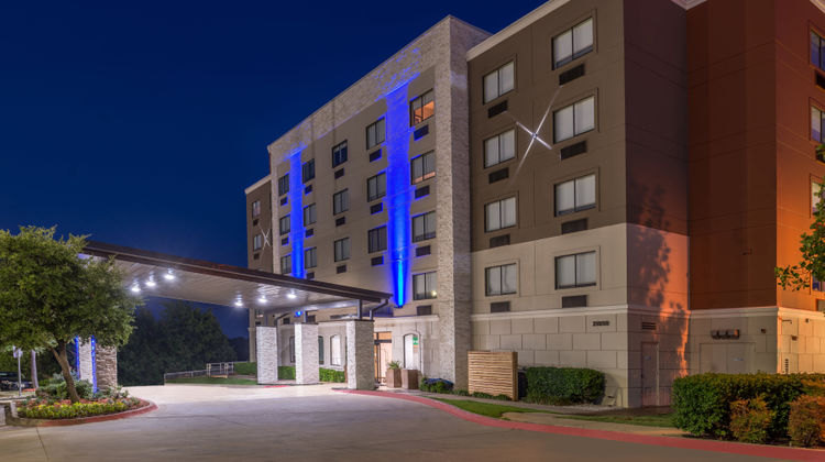 Holiday Inn Express Exterior