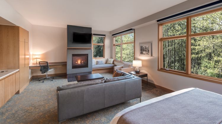 Cedarbrook Lodge Suite