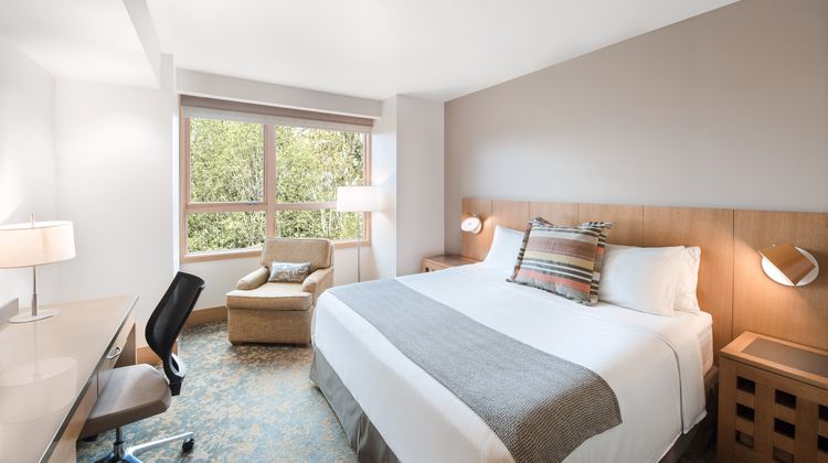Cedarbrook Lodge Room