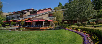 Cedarbrook Lodge Exterior