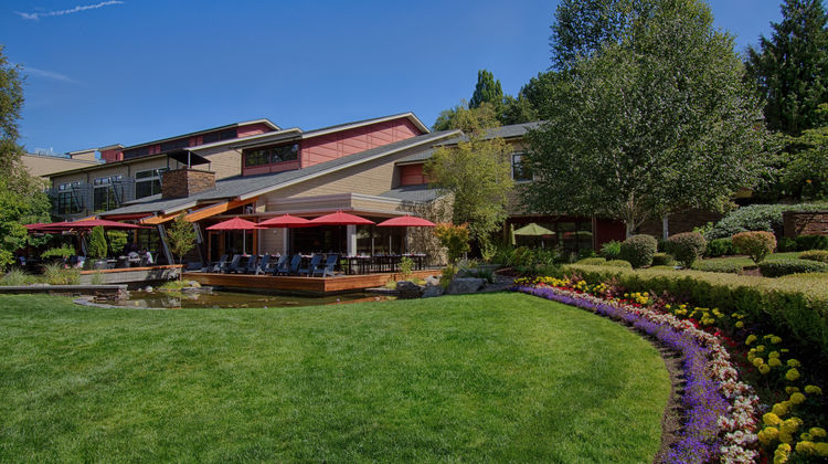 Cedarbrook Lodge Exterior