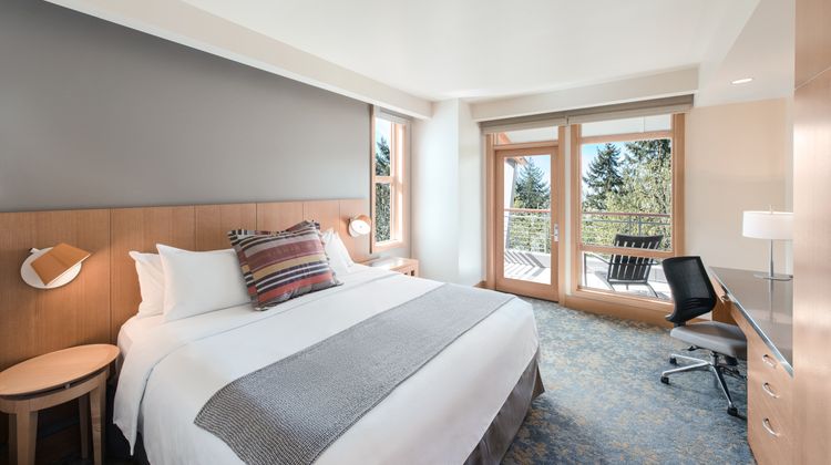 Cedarbrook Lodge Suite