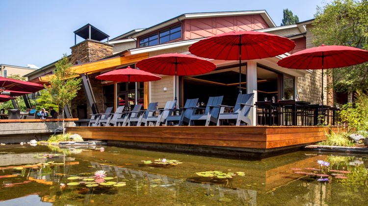 Cedarbrook Lodge Exterior