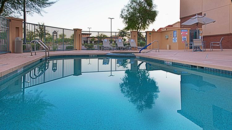 Holiday Inn Hotel & Suites Pool