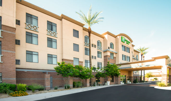 Holiday Inn Hotel & Suites Exterior
