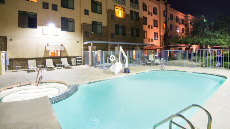 Holiday Inn Hotel & Suites Pool