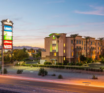 Holiday Inn Hotel & Suites Exterior